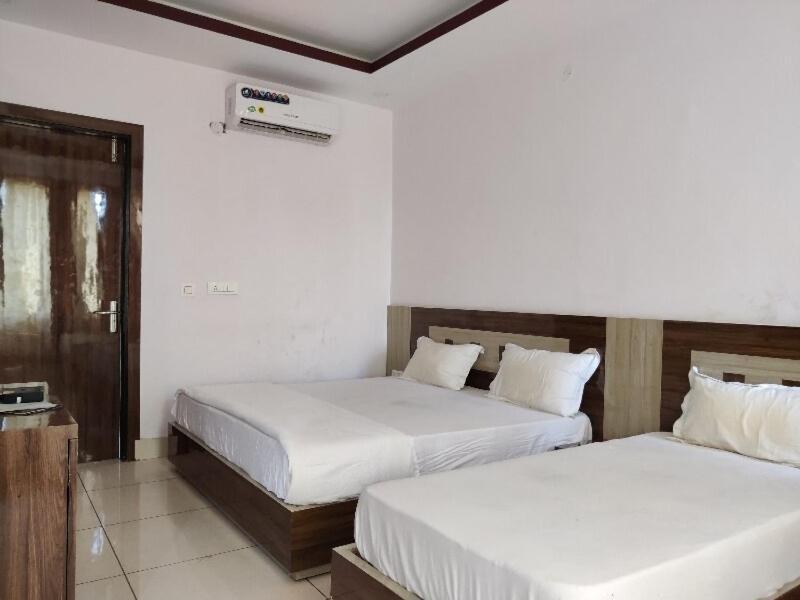 Oyo Hotel Laksh Kurukshetra Exterior foto